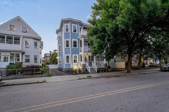 Building Photo - 381 Adams St