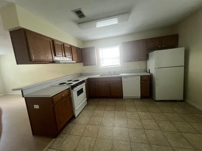 Building Photo - 3051 Camelliawood Cir E