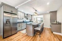 Building Photo - 98 Brook Hl