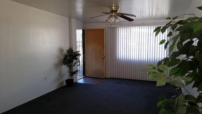Building Photo - Centrally located 1 bedroom, 1 bath with bonus Den in a duplex, SW side of Swan & Grant.