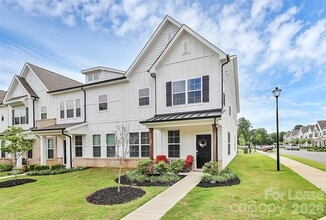 Building Photo - 720 Herlong Ave