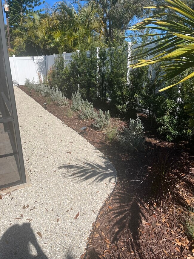 Building Photo - 3237 Key Ave