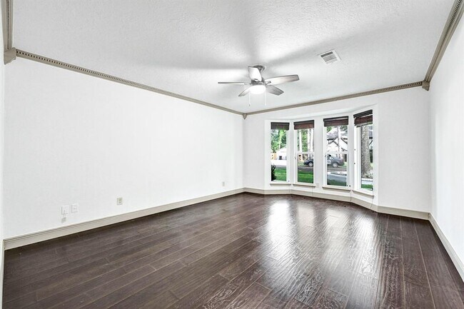 Building Photo - 725 Talmalge Hall Dr