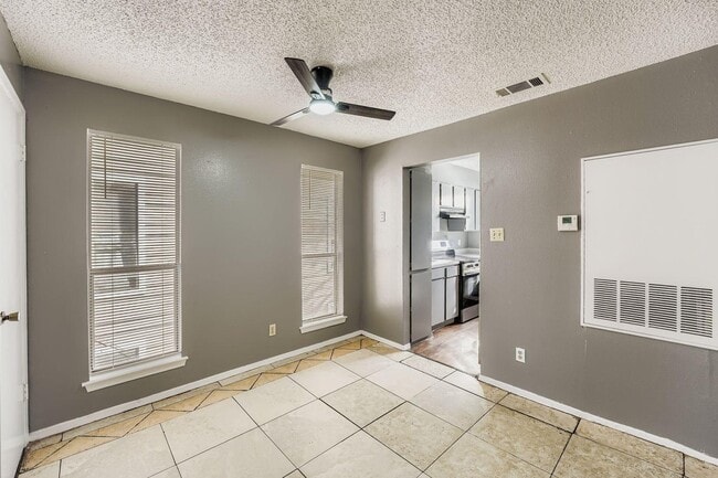 Building Photo - 1913 West Loop