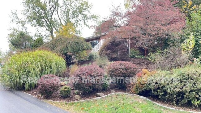 Building Photo - 806 N Margaretta St
