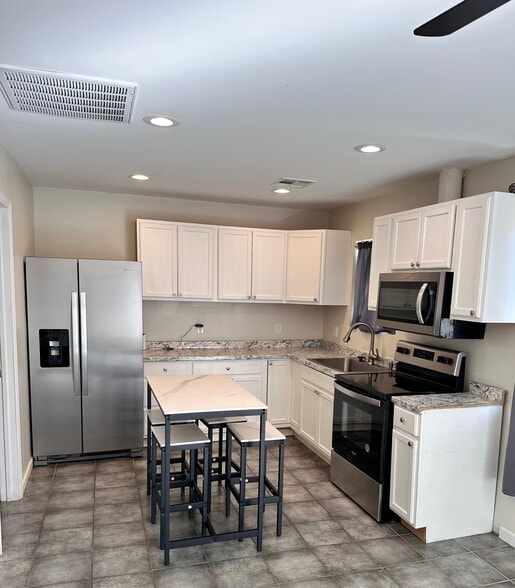 Kitchen - 8130 W Amelia Ave