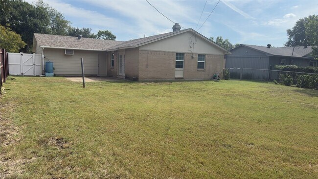 Building Photo - 1415 Wisteria Way