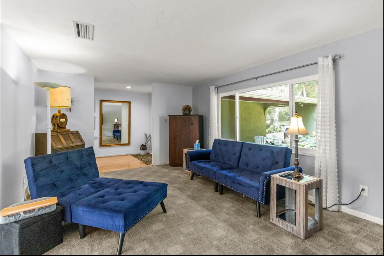 Living room - 2901 SW 1st Ave