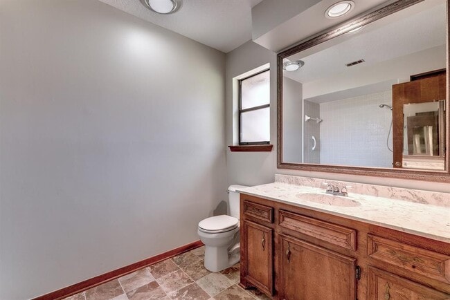 Building Photo - 10 Cypress Fairway Village