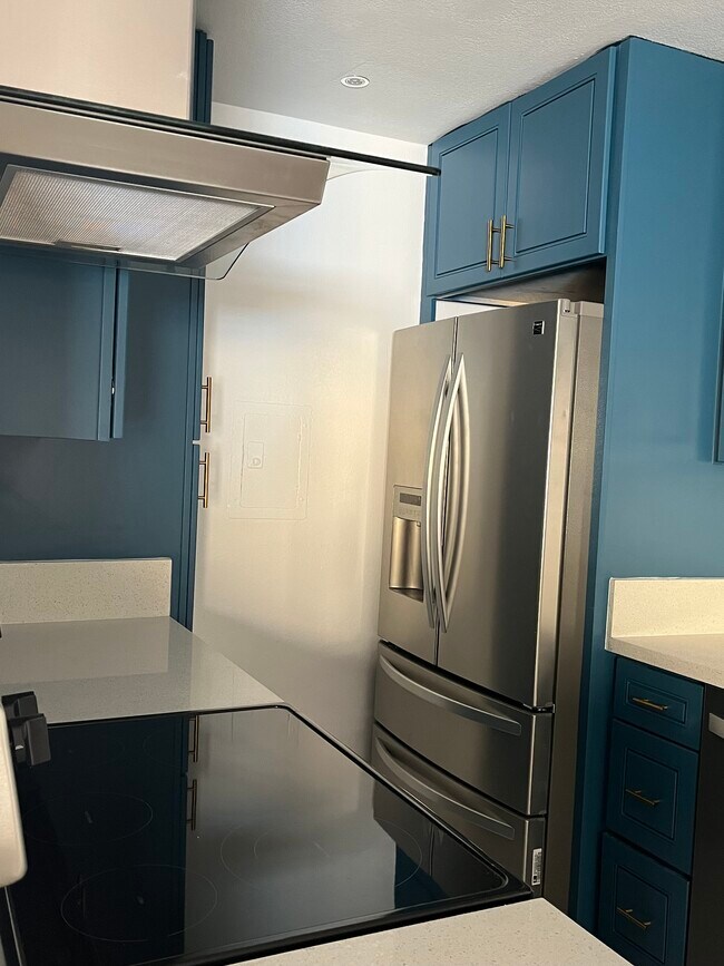 Building Photo - 5328 Newcastle Ave