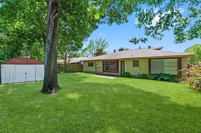 Building Photo - 9718 Shady Tree Ln