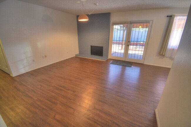 Building Photo - NE Heights 3 Bedroom 2 Bathroom