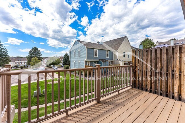 Building Photo - Spacious Townhouse with Central AC and Was...