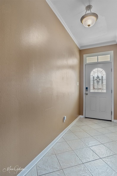 Building Photo - 3303 Colonial Dr