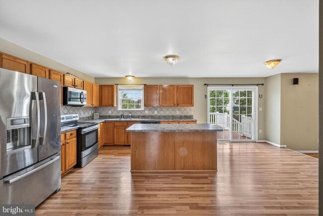 Building Photo - 33 Wild Rose Dr