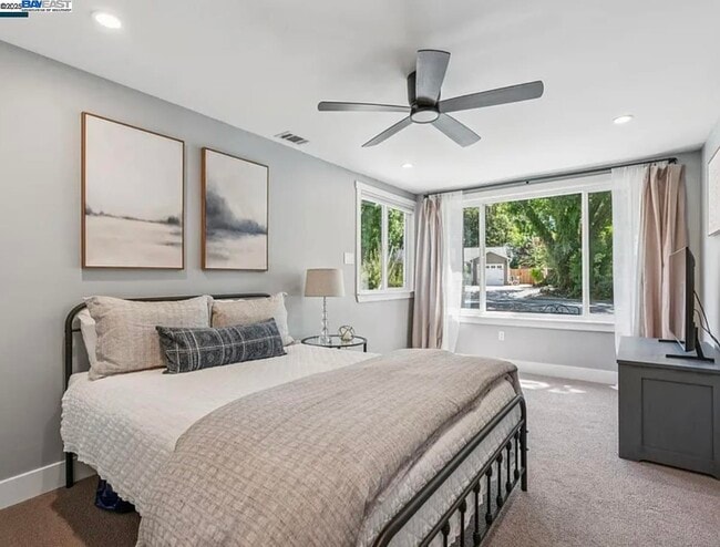 Building Photo - 161 Maiden Ln