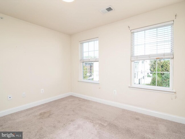 Building Photo - 1221 Orchid Rd