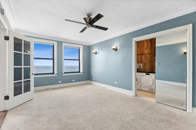 Building Photo - 1205 W Sherwin Ave