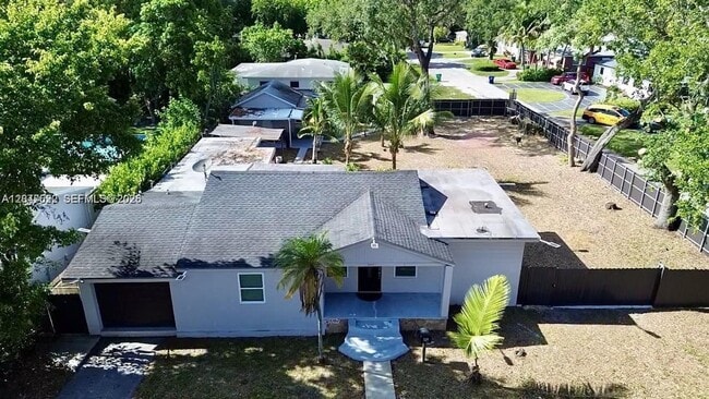 Building Photo - 947 NE 149th St