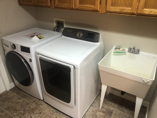 Laundry/Mudroom - 3180 Roland Ct