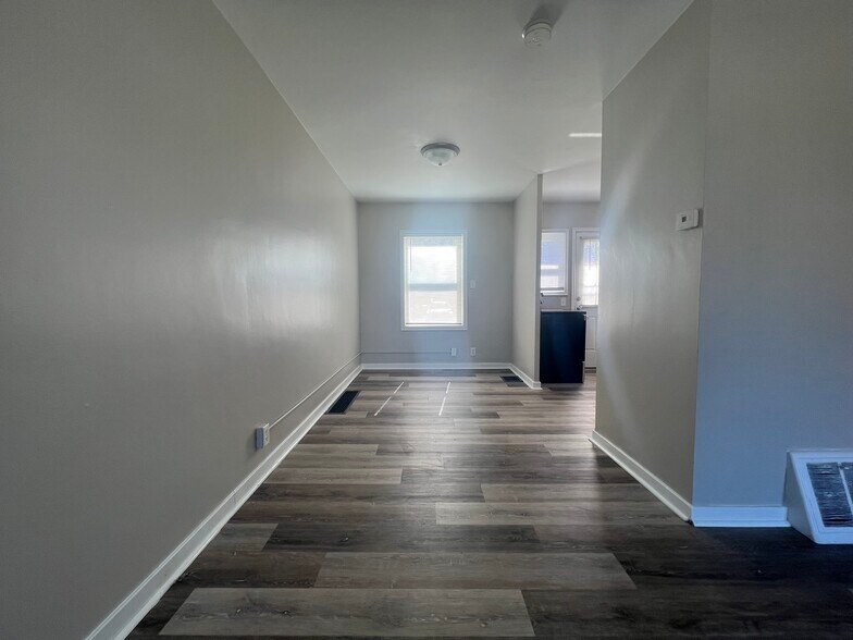 Building Photo - 124 Locust St