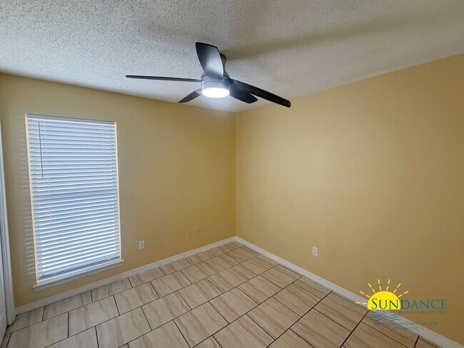 Building Photo - Adorable 3 Bedroom Home in Bluewater Bay!