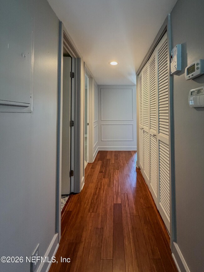 Building Photo - 2950 St Johns Ave