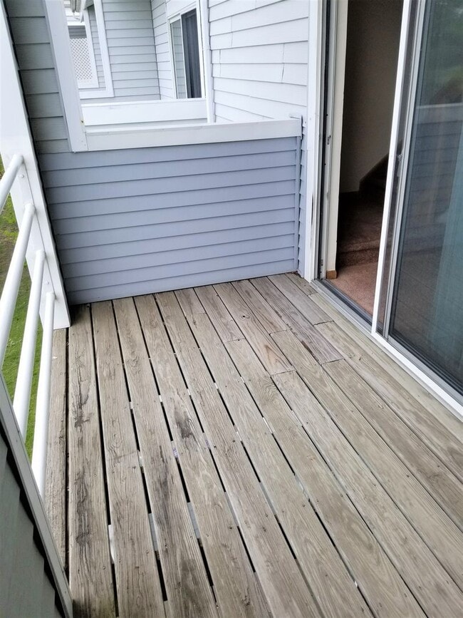 Building Photo - Cozy 1 bedroom loft apartment.. AVAILABLE!!