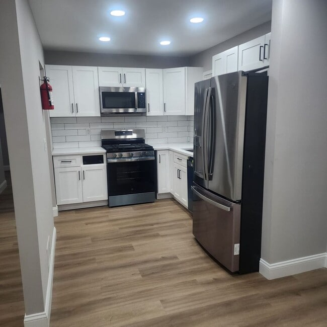 Building Photo - A Spacious 4 bedroom house for Rent !!!