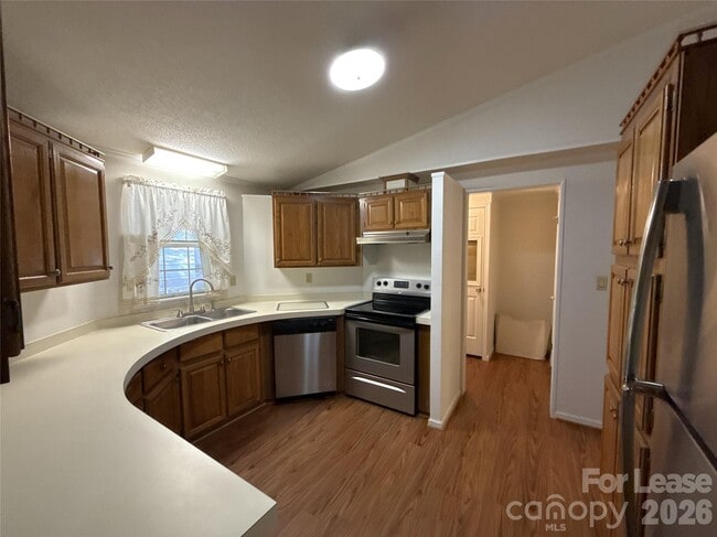 Building Photo - 2039 Vista Rd