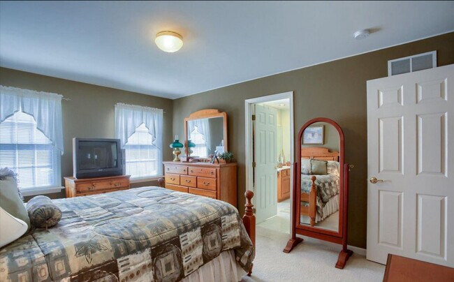 Building Photo - 4080 Darius Dr
