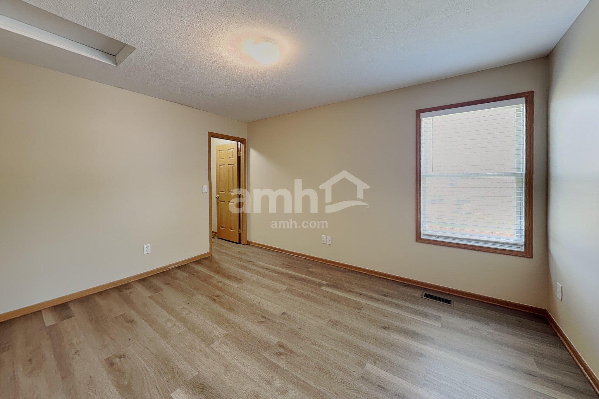 Building Photo - 485 Sycamore Creek St