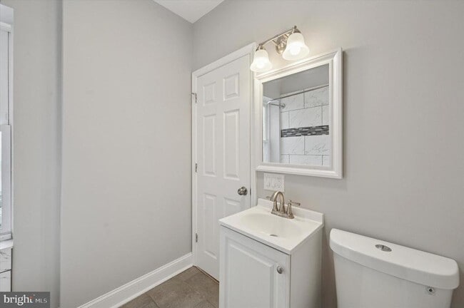 Building Photo - 447 Durfor St