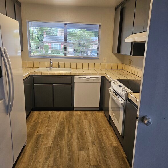 Building Photo - 2838 Saint Denis Dr