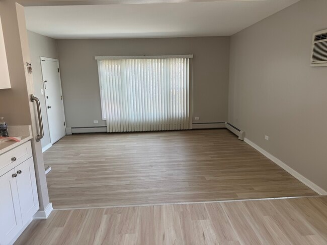 Building Photo - 7033 W 99th St