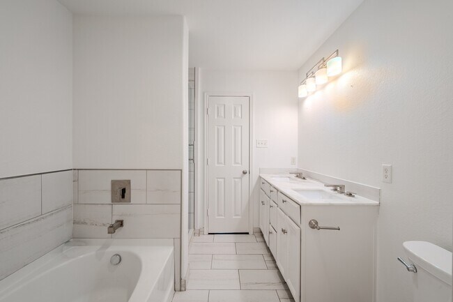 Building Photo - 1144 Landon Ln