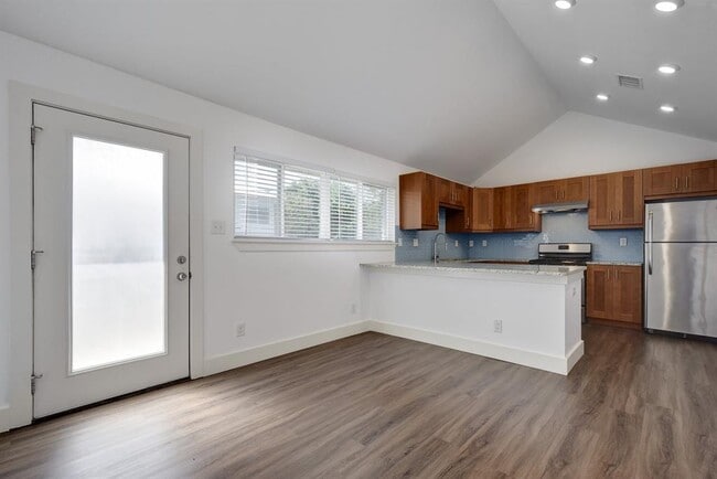 Primary Photo - 1311 E 52nd St