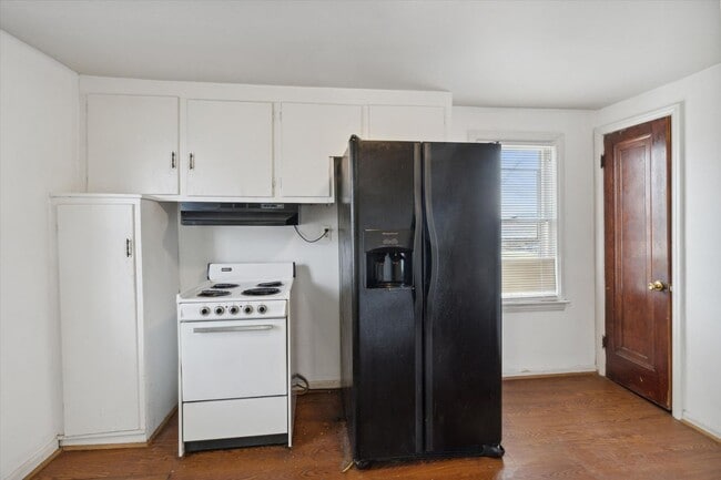 Building Photo - 22107/22109/22111 15 Mile Rd - T - Dubai 2020 LLC