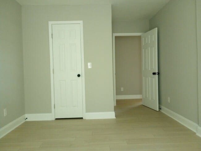 Building Photo - 326 Sherman Dr