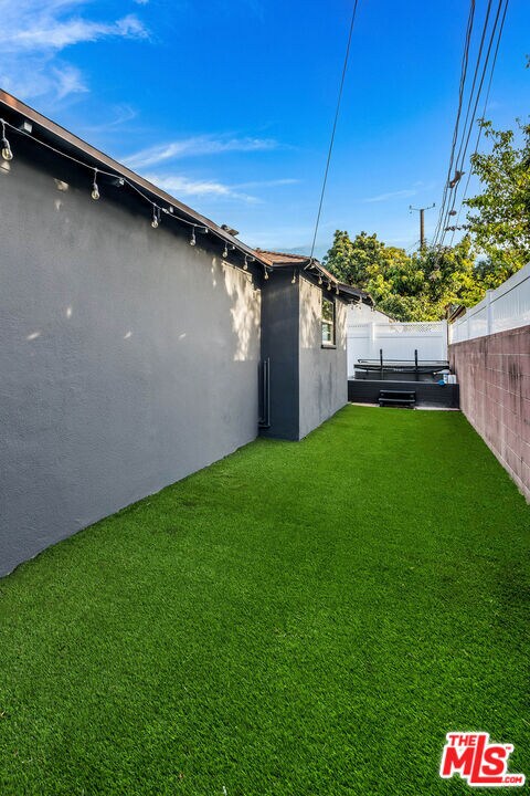 Building Photo - 749 N Niagara St