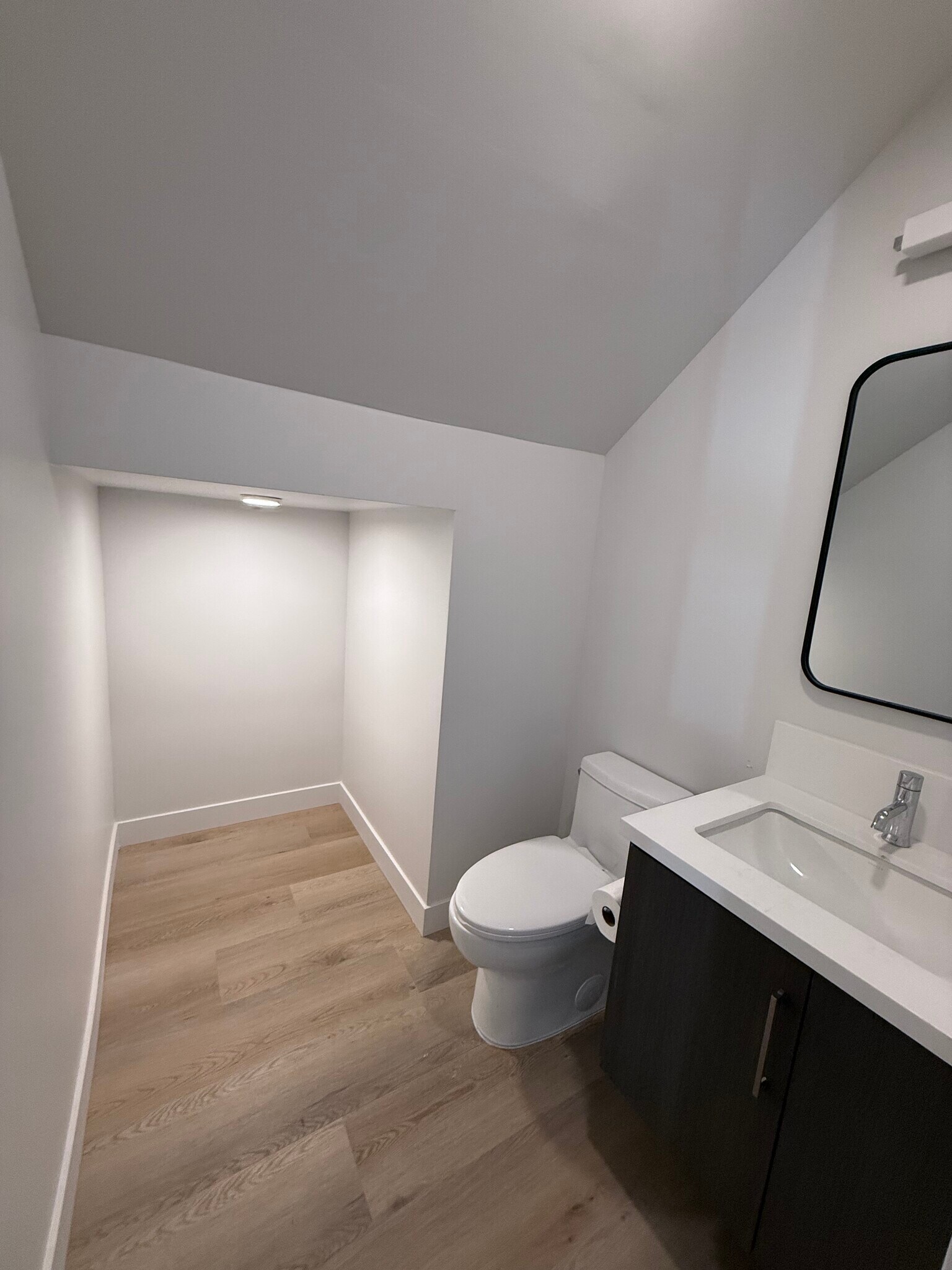 Powder room - 45233 Mays Ct