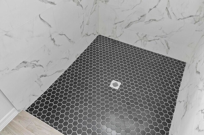 Building Photo - 31 Louvet Ln