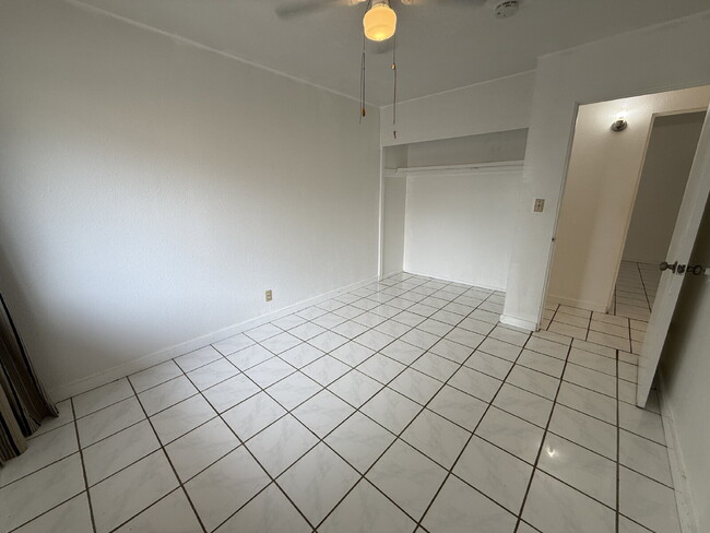 Building Photo - 2BD/1BA Duplex in Pearl City – Parking, In-Unit W/D
