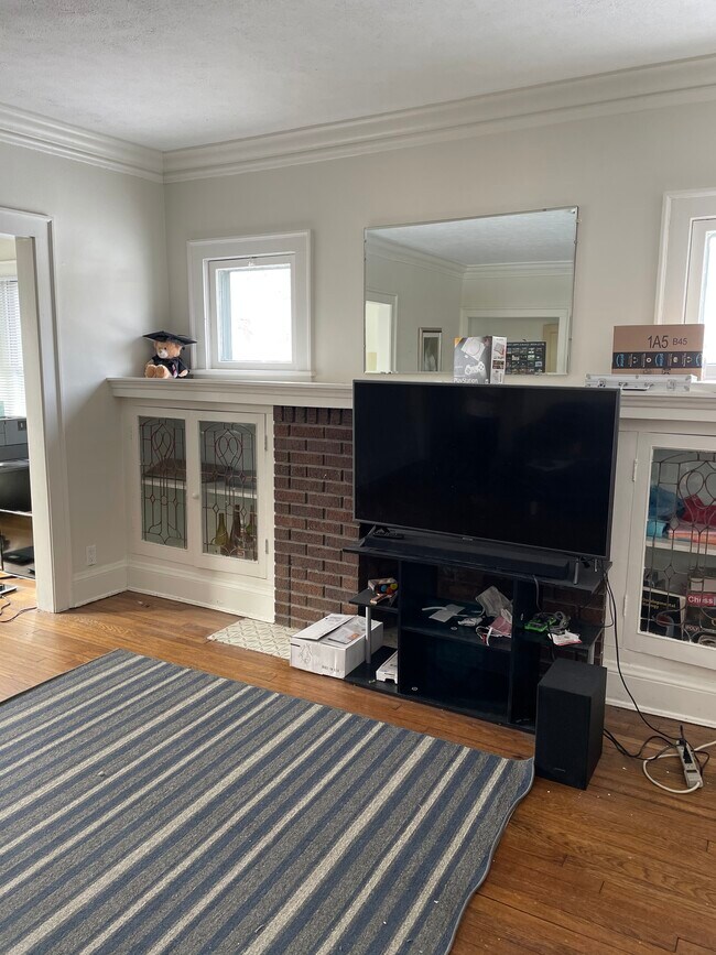 Building Photo - 2515 E 127th St