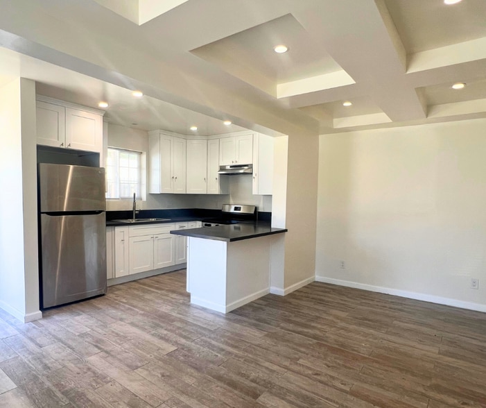 Building Photo - 12019 Sycamore St