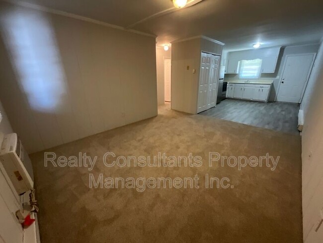 Building Photo - 113 Cox Ave