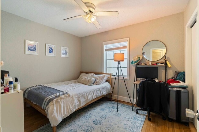 Building Photo - 548 NE 9th Ave