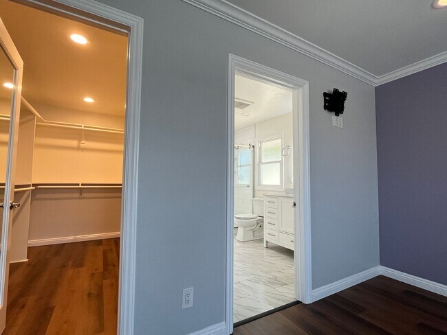 Building Photo - 2085 Warmlands Ave