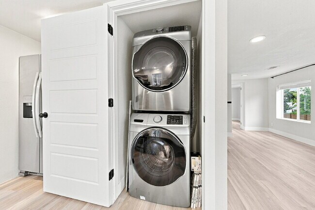 Building Photo - $2,345.95 with $300 Off The First Month's Rent, 2 Beds - 1 Bath, Single Family Home in Englewood ...