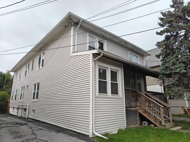 Primary Photo - 372 Mansion St